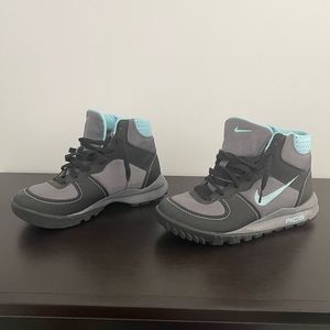 Authentic 2008 Nike ACG Women’s Sneakers Size 8